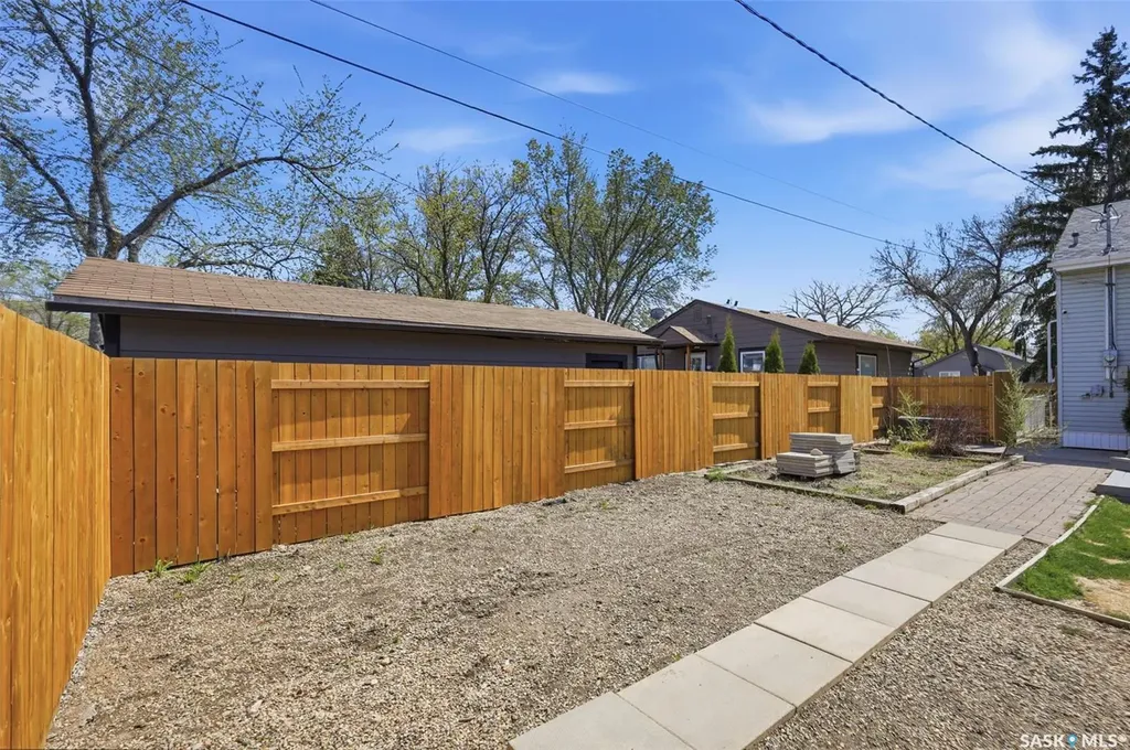 816 Empress Street Saskatoon SK S7K 0Y4