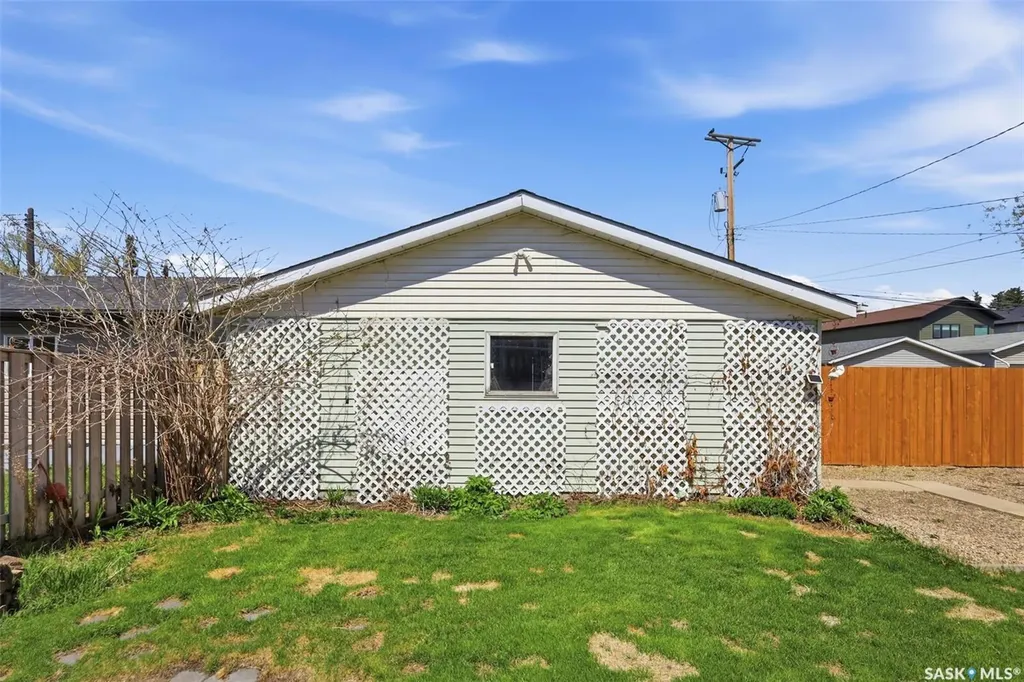 816 Empress Street Saskatoon SK S7K 0Y4