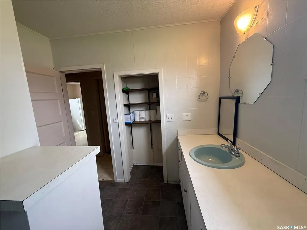 603 5th Street SW Eston SK S0L 1A0