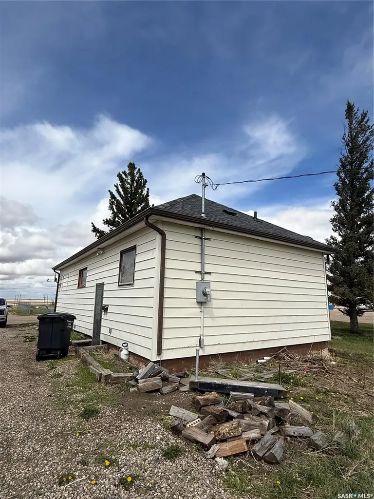 603 5th Street SW Eston SK S0L 1A0
