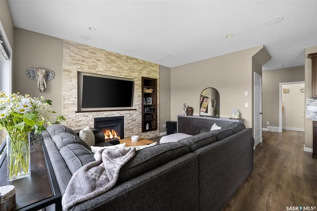 5044 Crane Crescent Regina SK S4W 0B9