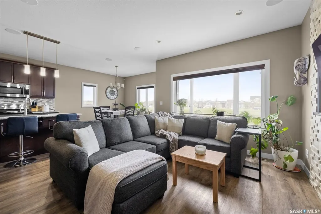 5044 Crane Crescent Regina SK S4W 0B9