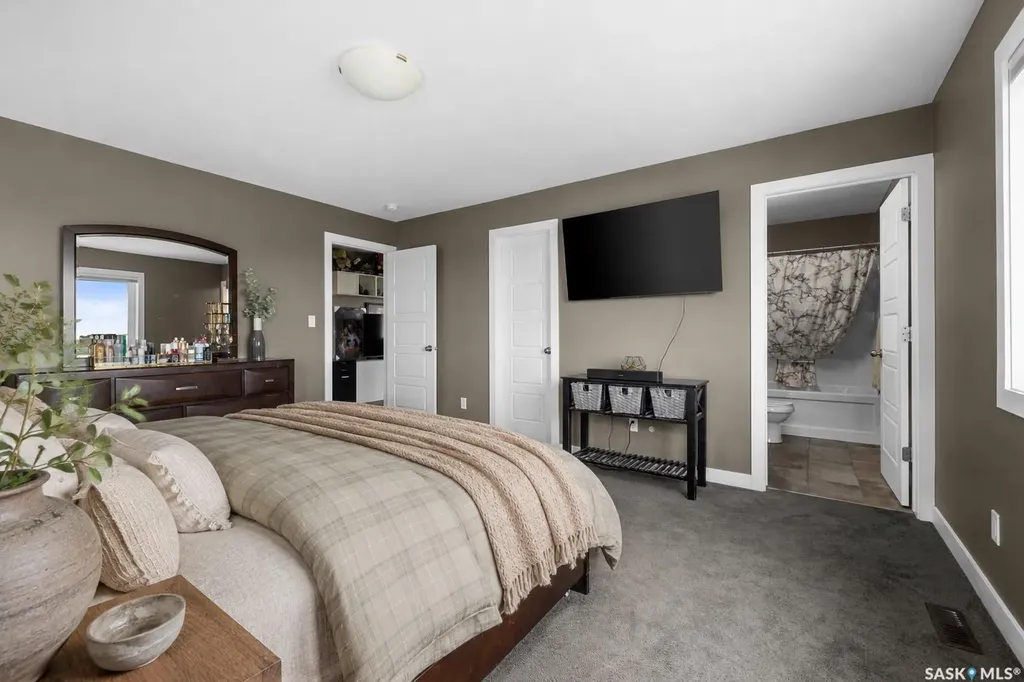 5044 Crane Crescent Regina SK S4W 0B9