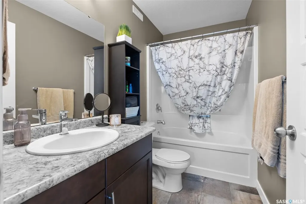 5044 Crane Crescent Regina SK S4W 0B9