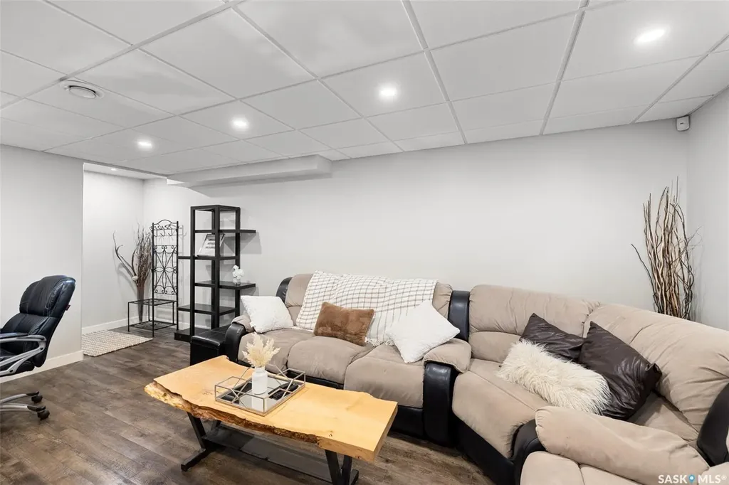 5044 Crane Crescent Regina SK S4W 0B9