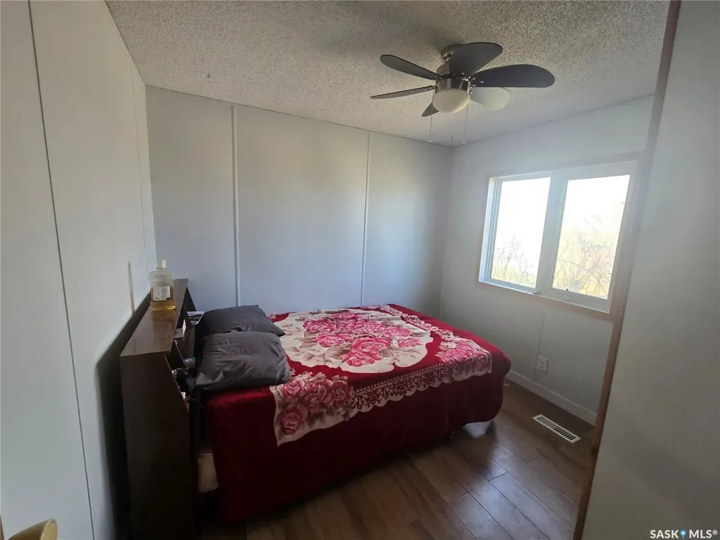 212 Railway Avenue N Lampman SK S0C 1N0