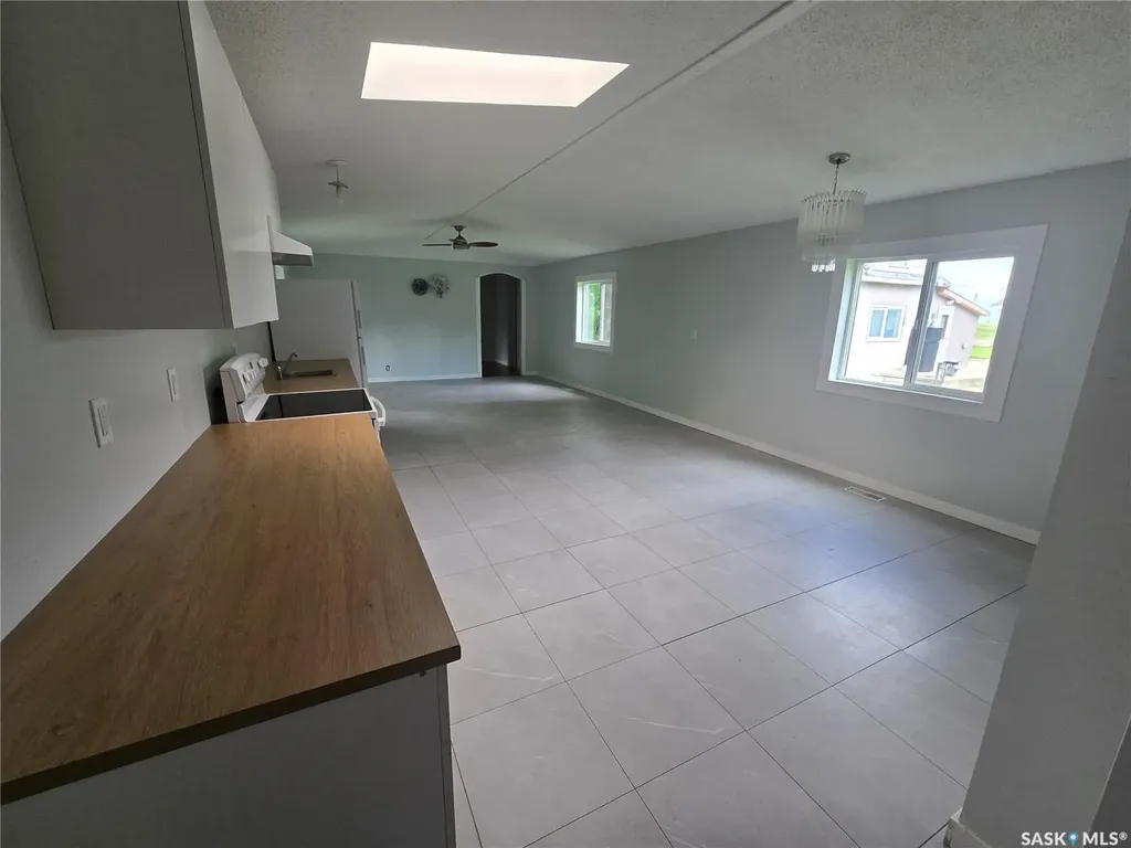 212 Railway Avenue N Lampman SK S0C 1N0