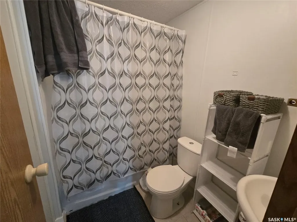 212 Railway Avenue N Lampman SK S0C 1N0