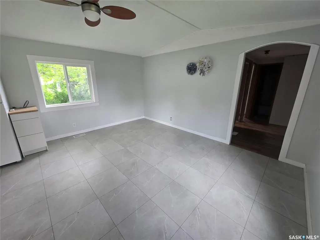 212 Railway Avenue N Lampman SK S0C 1N0