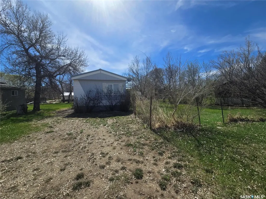 212 Railway Avenue N Lampman SK S0C 1N0