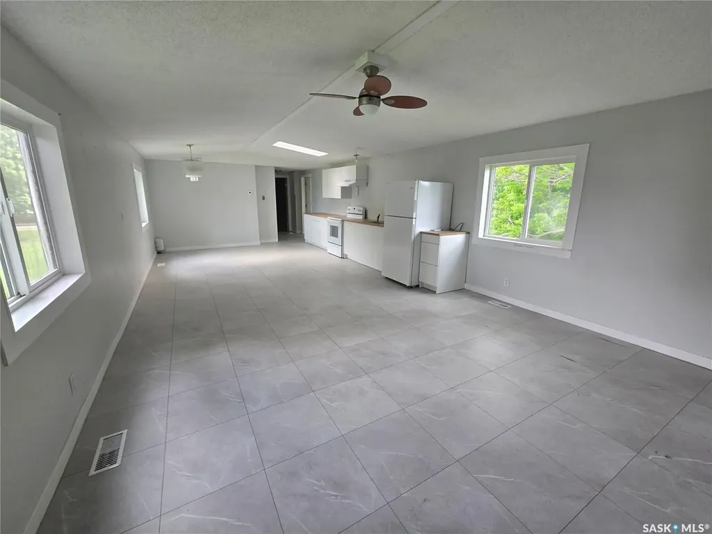 212 Railway Avenue N Lampman SK S0C 1N0