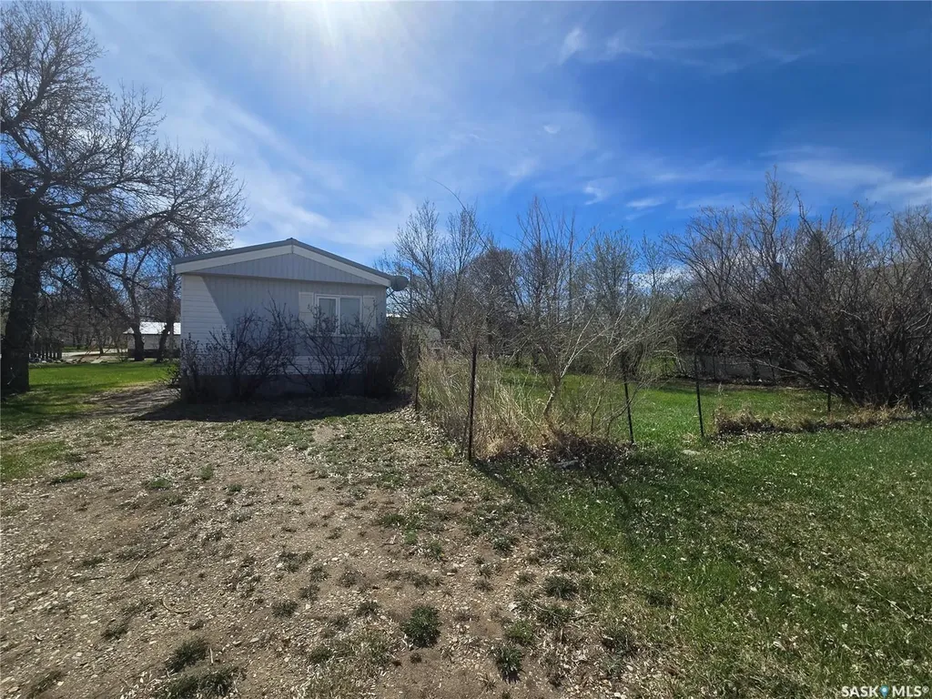 212 Railway Avenue N Lampman SK S0C 1N0