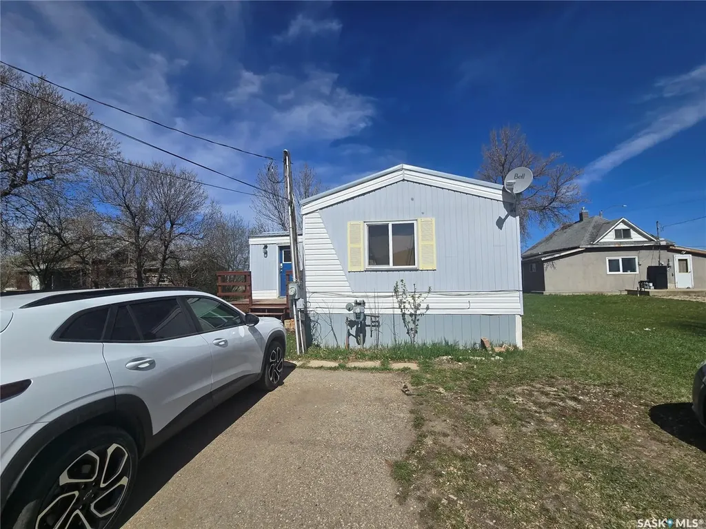 212 Railway Avenue N Lampman SK S0C 1N0