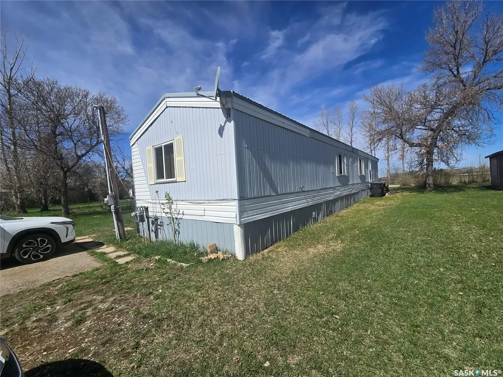 212 Railway Avenue N Lampman SK S0C 1N0