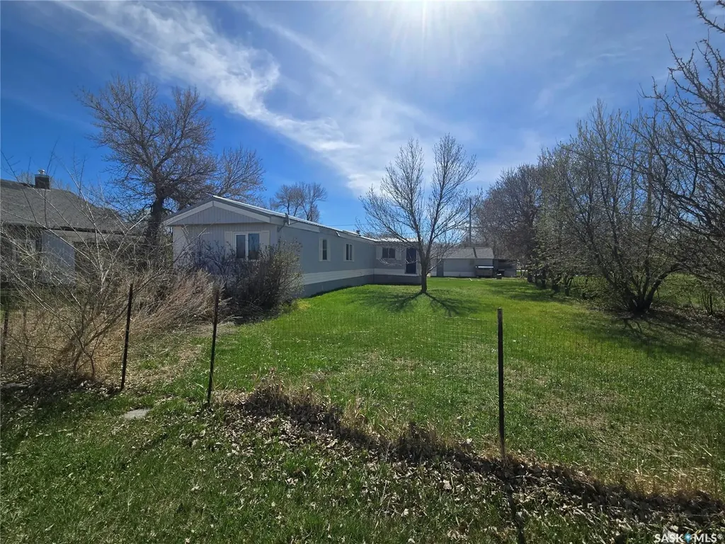 212 Railway Avenue N Lampman SK S0C 1N0