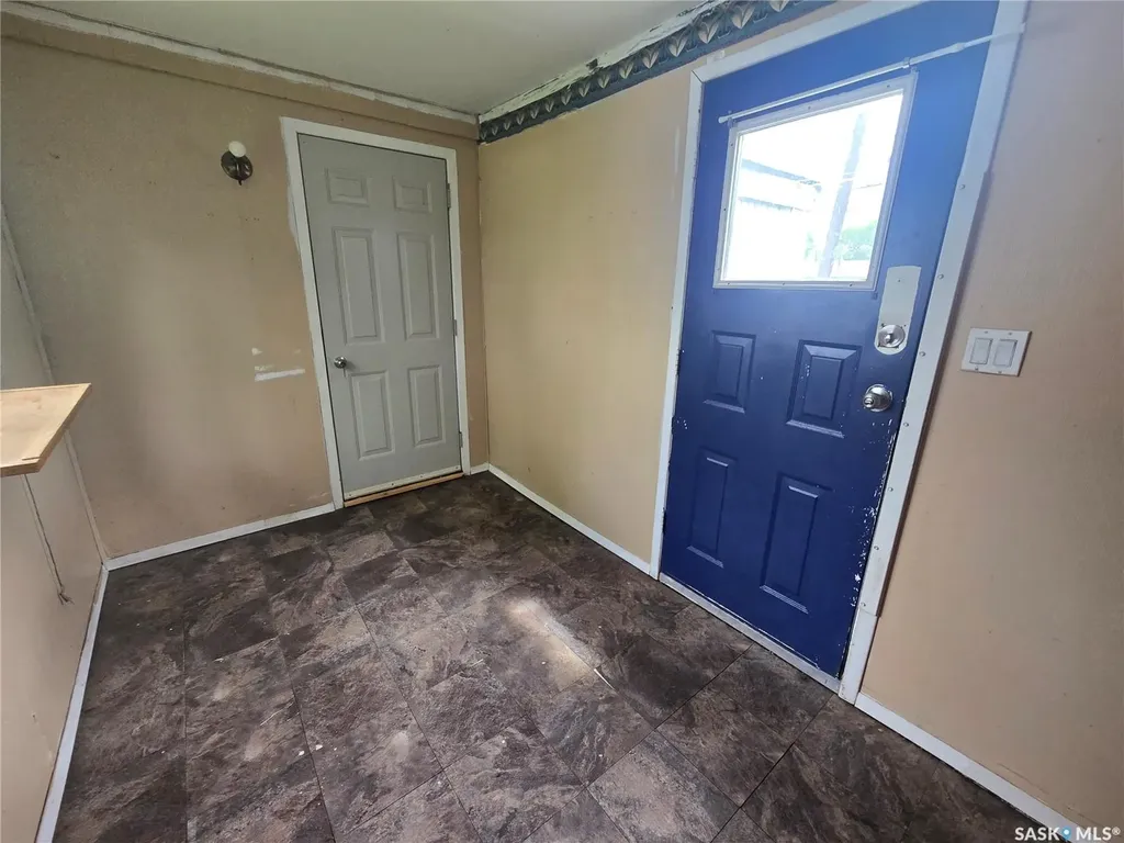 212 Railway Avenue N Lampman SK S0C 1N0