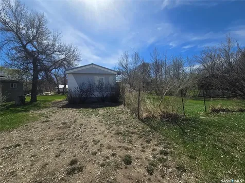212 Railway Avenue N Lampman SK S0C 1N0