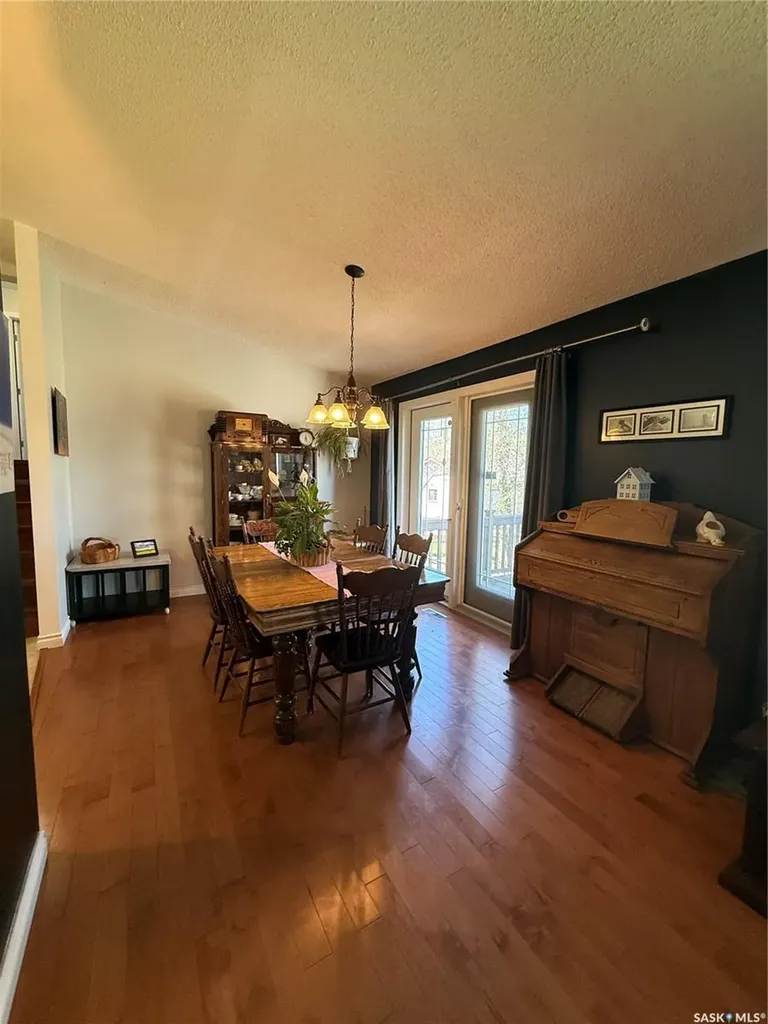 402 9th Avenue Rosthern SK S0K 3R0