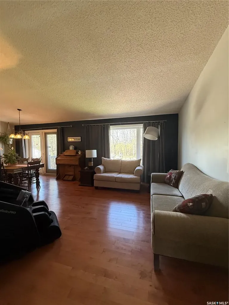 402 9th Avenue Rosthern SK S0K 3R0