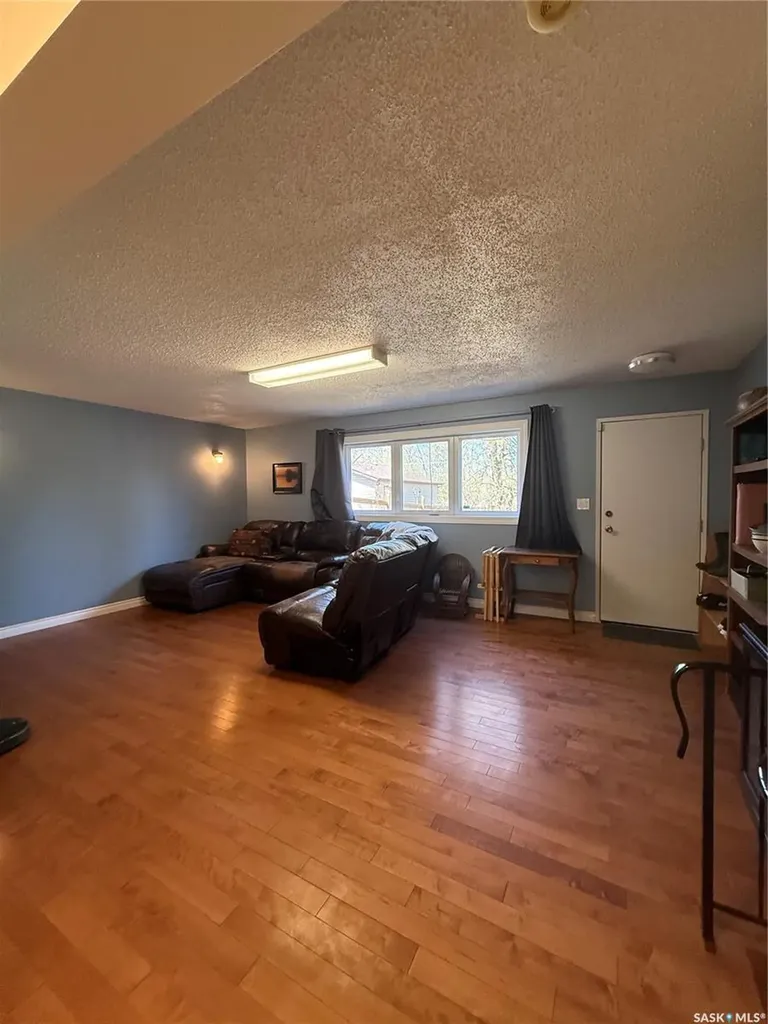 402 9th Avenue Rosthern SK S0K 3R0