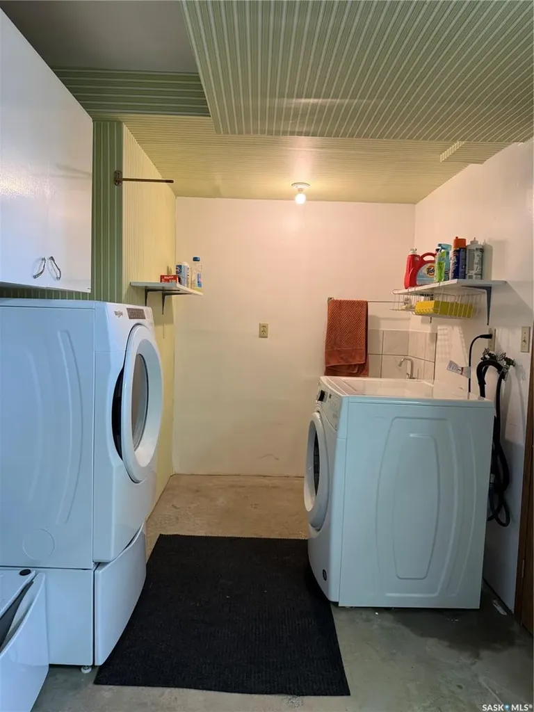 402 9th Avenue Rosthern SK S0K 3R0