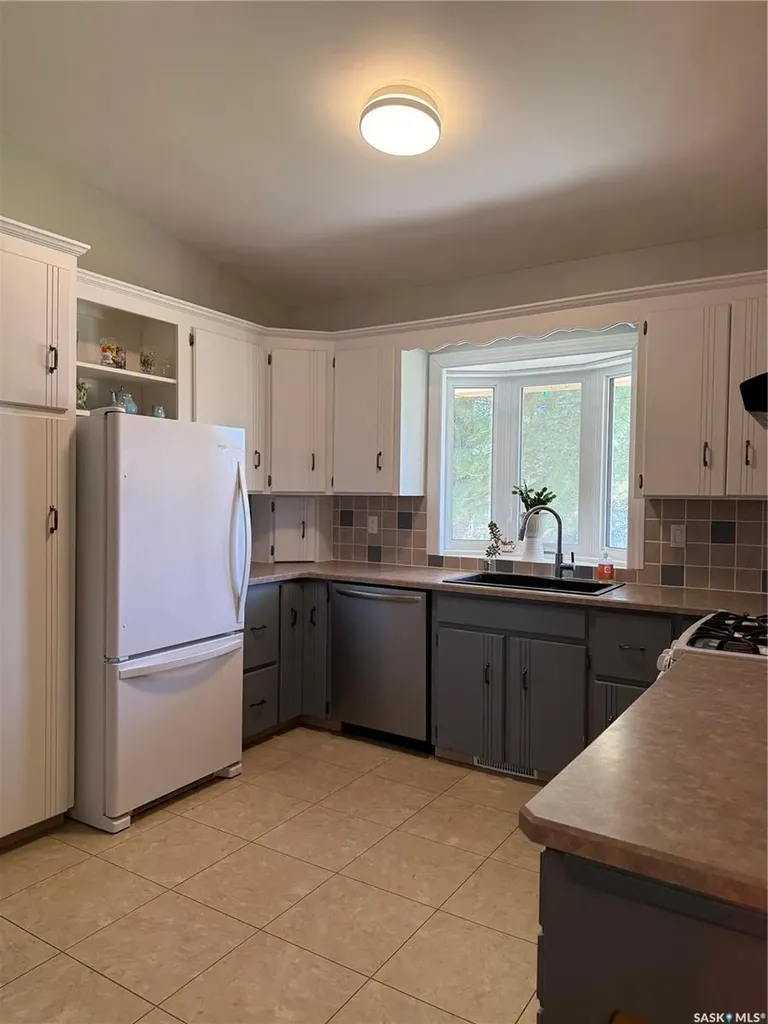 402 9th Avenue Rosthern SK S0K 3R0