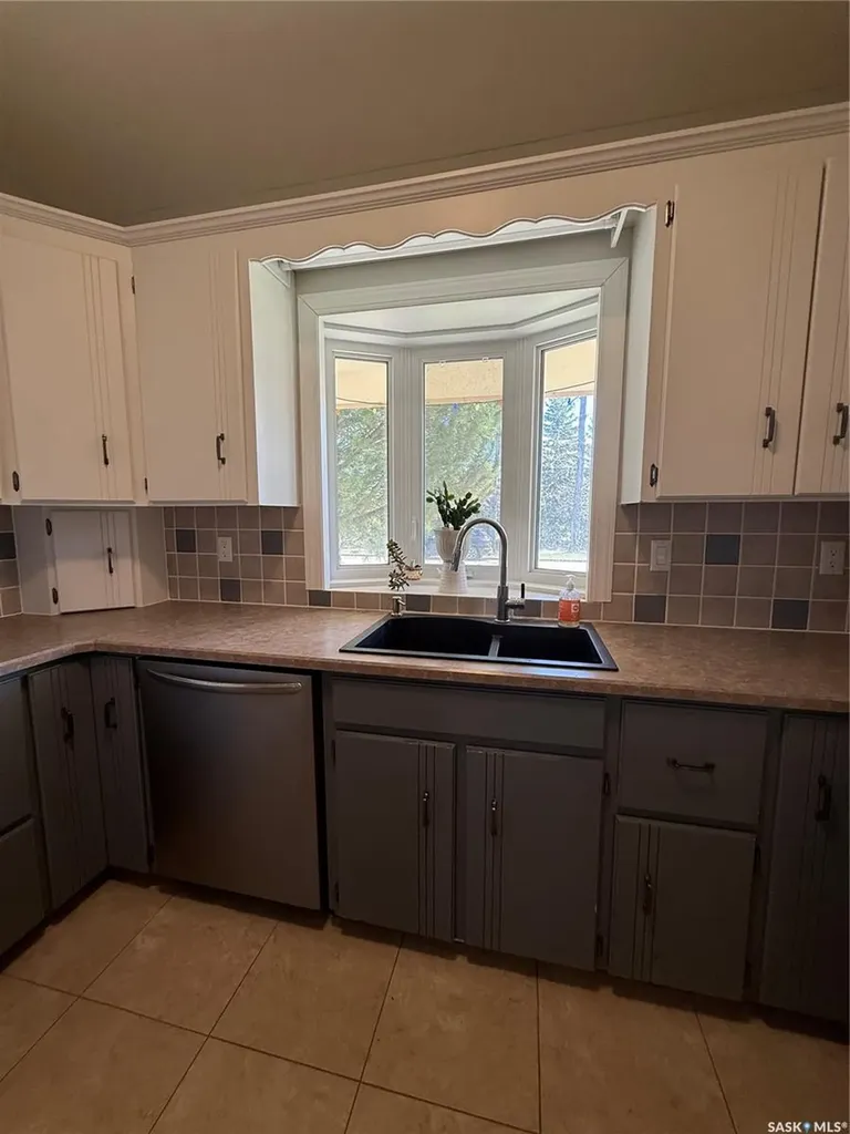 402 9th Avenue Rosthern SK S0K 3R0
