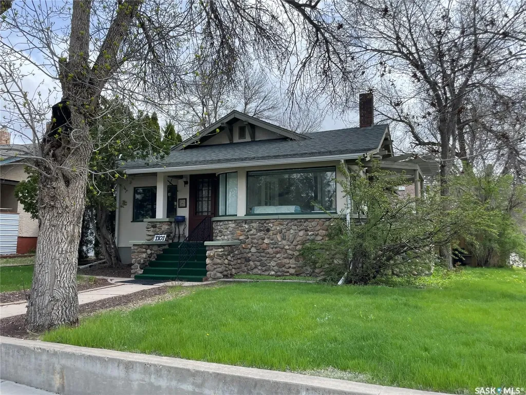 1101 3rd Avenue NW Moose Jaw SK S6H 3V1