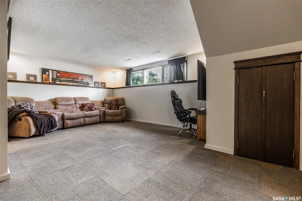 161 Columbia Drive Saskatoon SK S7K 1G1