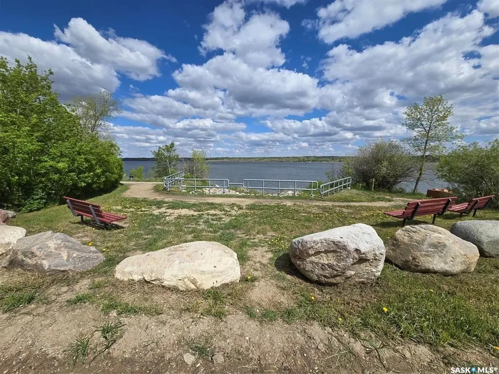 450 And 452 8th Street E Regina Beach SK S0G 4C0