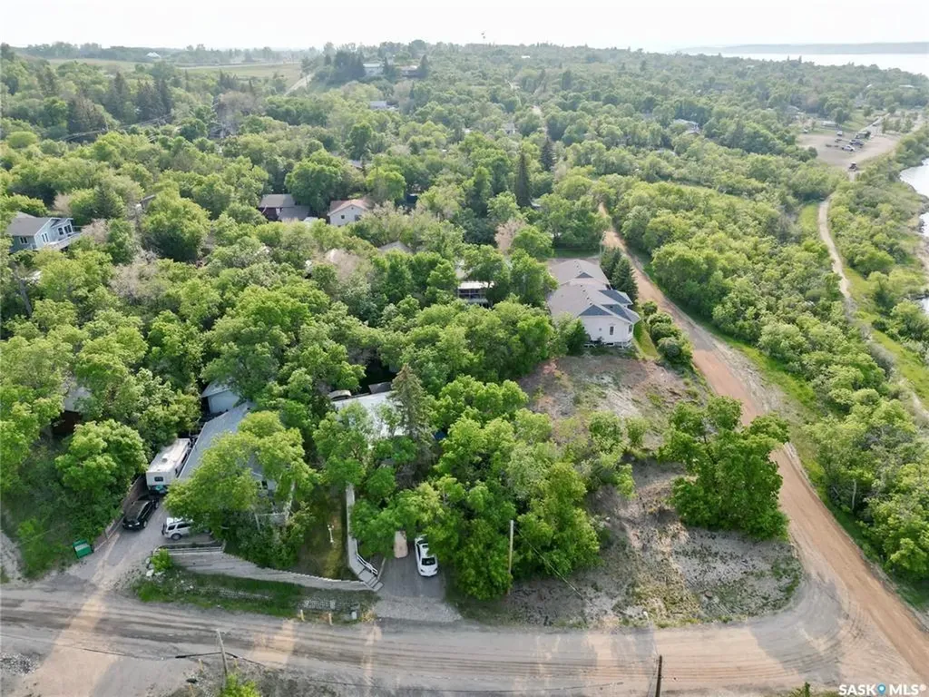 450 And 452 8th Street E Regina Beach SK S0G 4C0