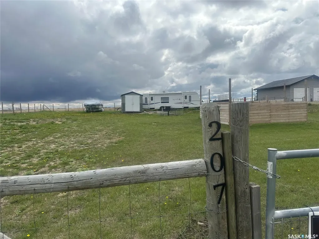 207 Collingwood Crescent Mckillop Rm No. 220 SK S0G 4V0