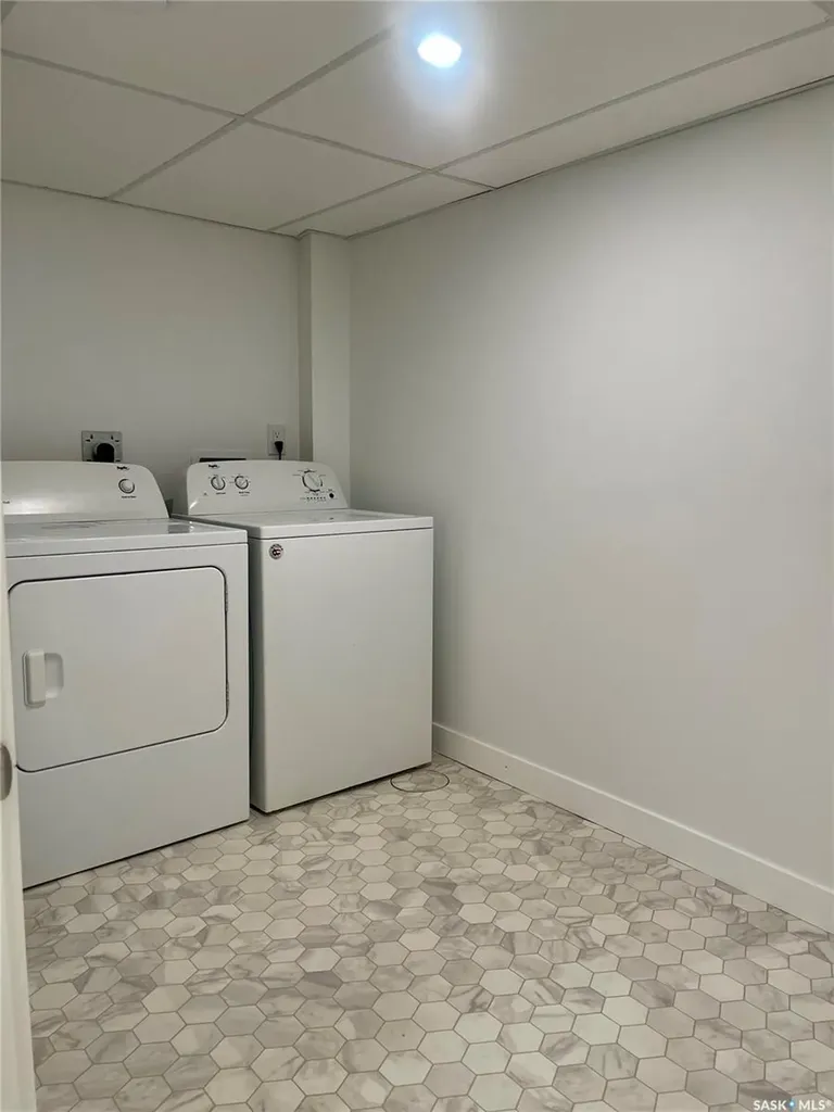1230 E Avenue N Saskatoon SK S7L 1T4