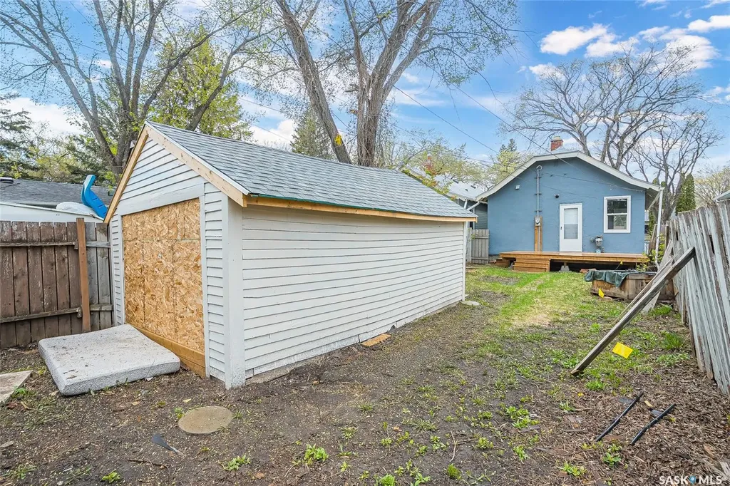 1230 E Avenue N Saskatoon SK S7L 1T4