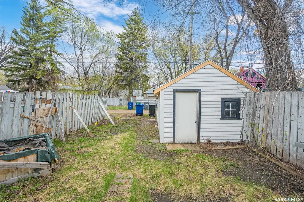 1230 E Avenue N Saskatoon SK S7L 1T4