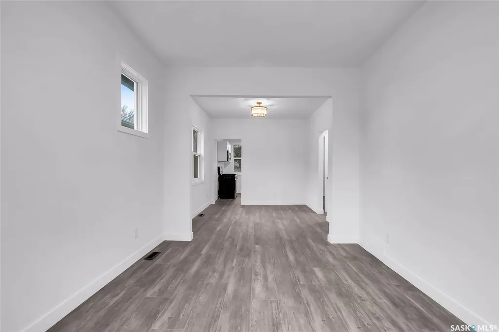 1230 E Avenue N Saskatoon SK S7L 1T4