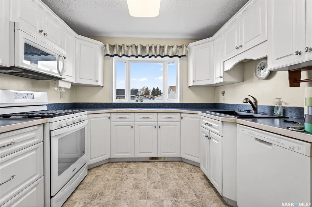 29 Edelweiss Crescent Moose Jaw SK S6J 1E4