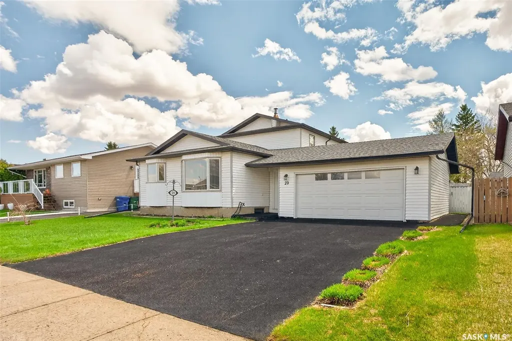 29 Edelweiss Crescent Moose Jaw SK S6J 1E4