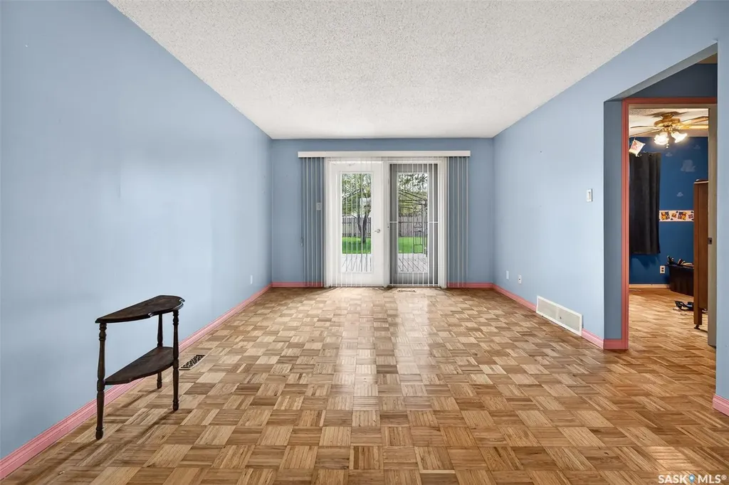 29 Edelweiss Crescent Moose Jaw SK S6J 1E4