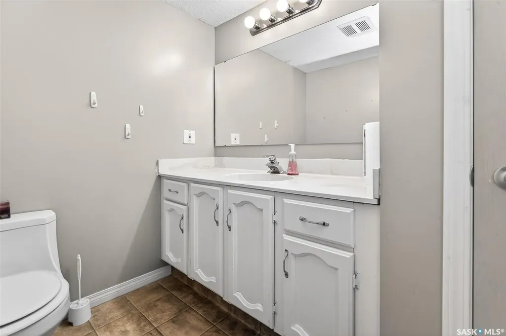 29 Edelweiss Crescent Moose Jaw SK S6J 1E4