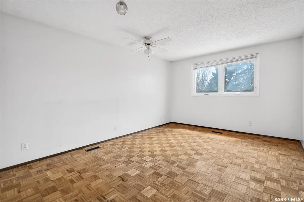 29 Edelweiss Crescent Moose Jaw SK S6J 1E4