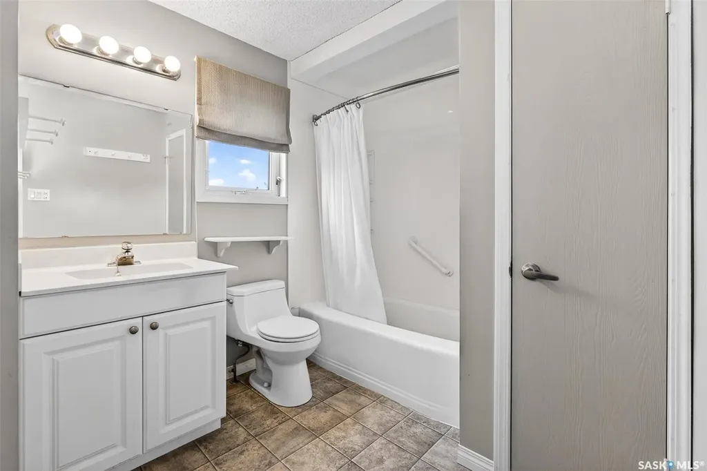 29 Edelweiss Crescent Moose Jaw SK S6J 1E4