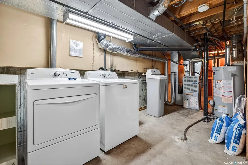 29 Edelweiss Crescent Moose Jaw SK S6J 1E4