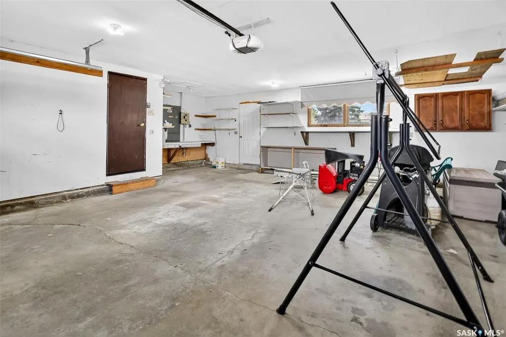 29 Edelweiss Crescent Moose Jaw SK S6J 1E4