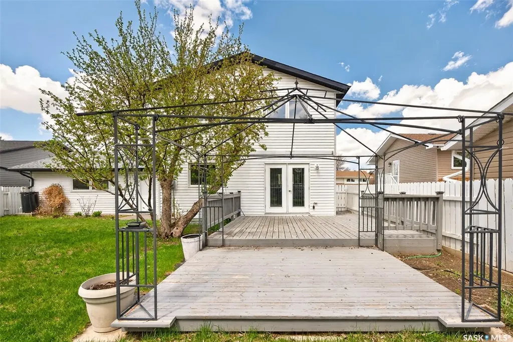 29 Edelweiss Crescent Moose Jaw SK S6J 1E4
