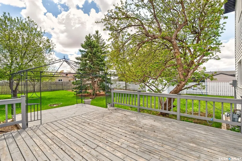 29 Edelweiss Crescent Moose Jaw SK S6J 1E4