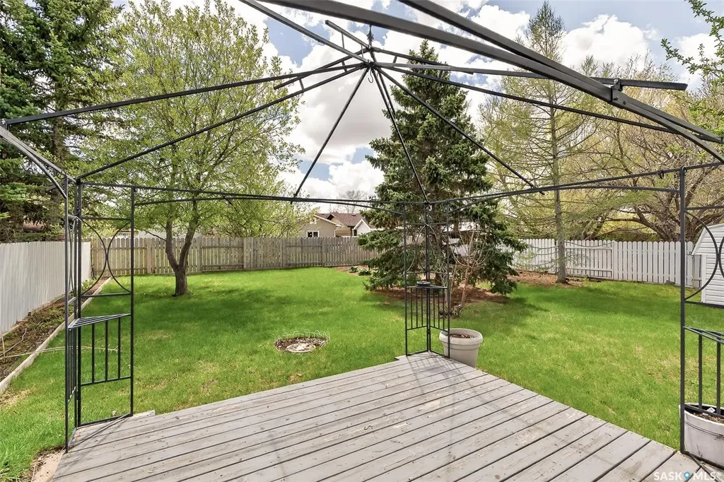 29 Edelweiss Crescent Moose Jaw SK S6J 1E4