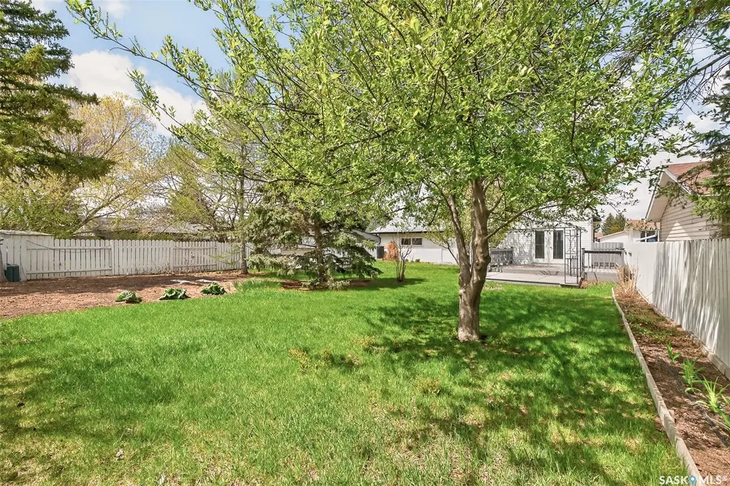 29 Edelweiss Crescent Moose Jaw SK S6J 1E4