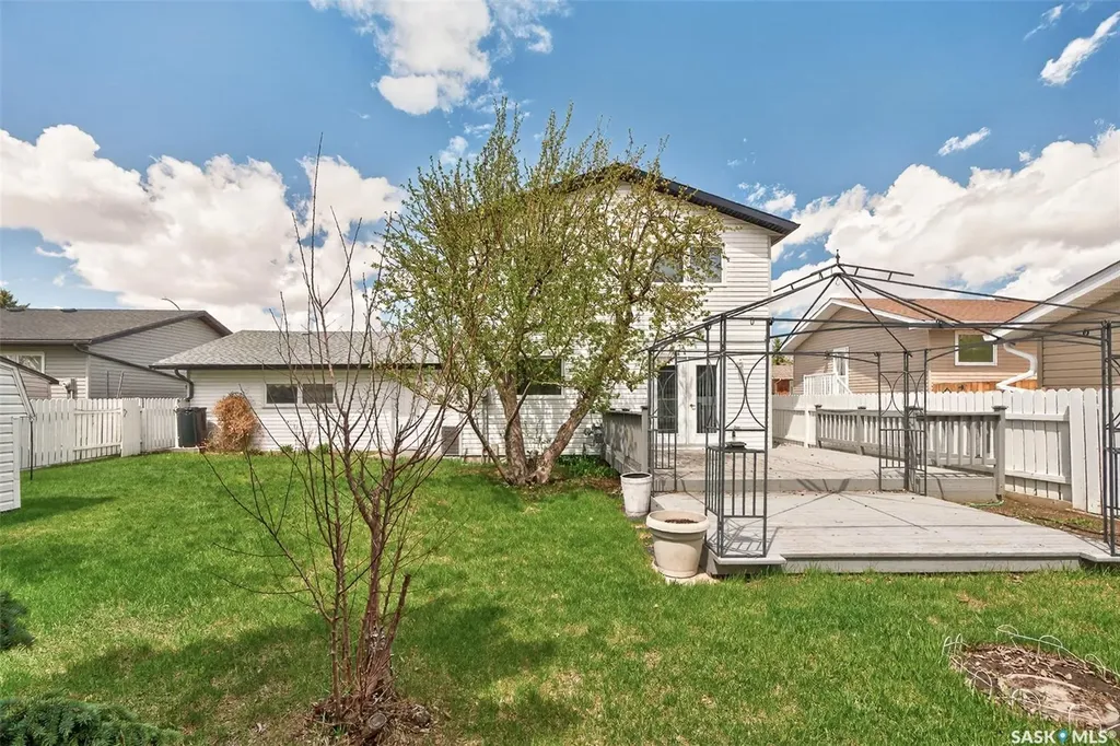 29 Edelweiss Crescent Moose Jaw SK S6J 1E4
