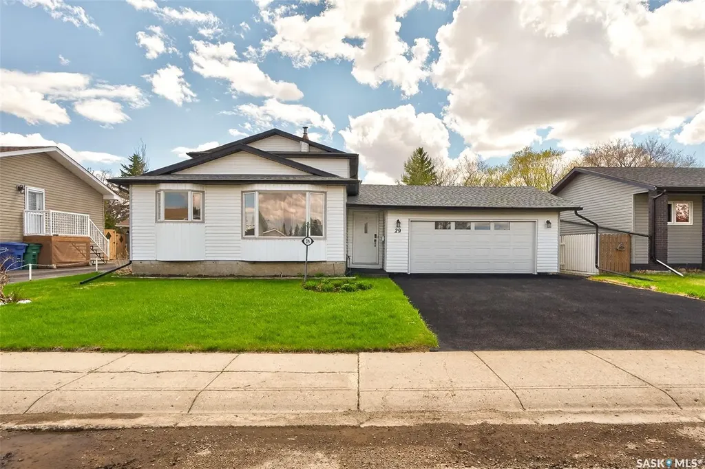 29 Edelweiss Crescent Moose Jaw SK S6J 1E4